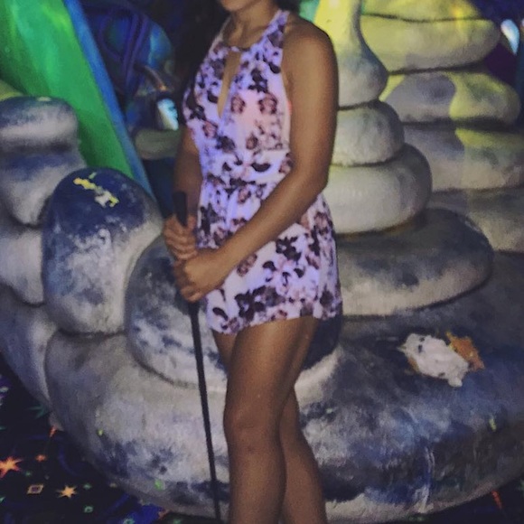 2 for $20 KENDALL & KYLIE FLORAL ROMPER 3 for $25 - Picture 1 of 4